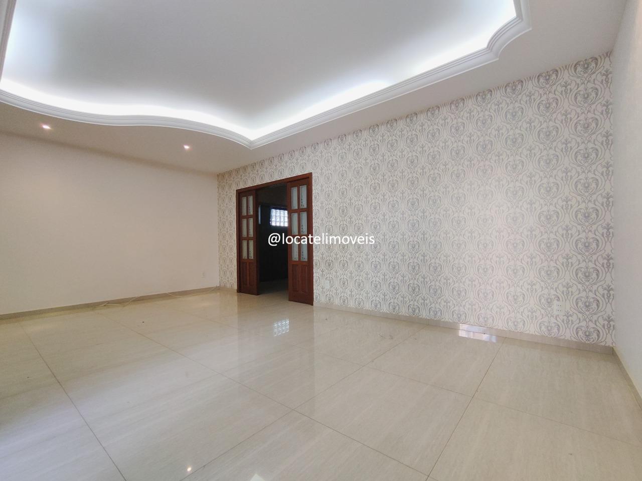 Casa à venda no Barreiro: sala para 02 ambientes