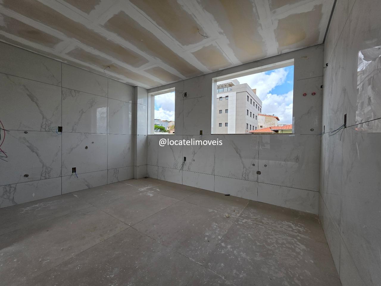 Apartamento à venda no Barreiro: 