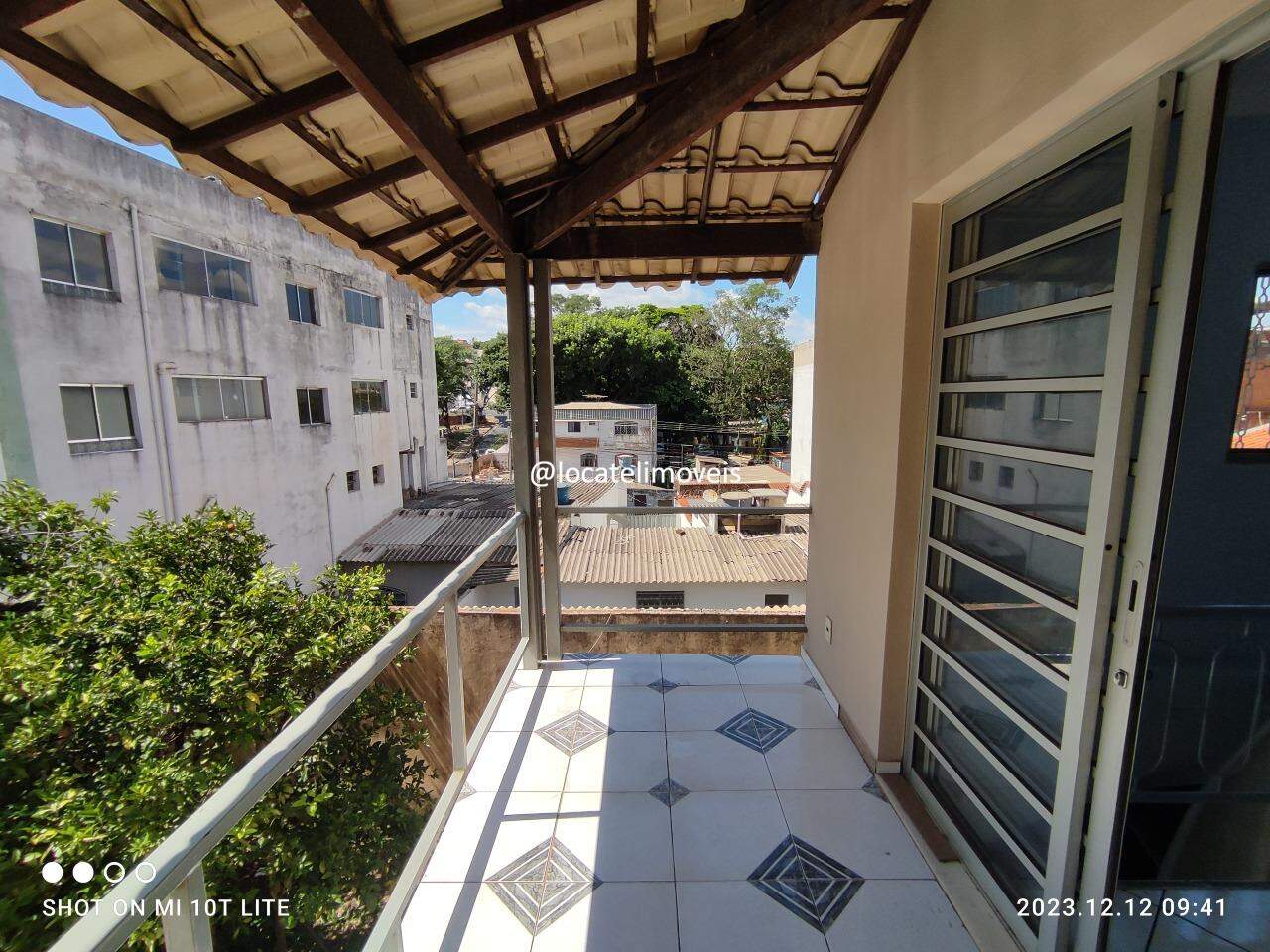 Casa para aluguel no Flávio Marques Lisboa: varanda parte de cima