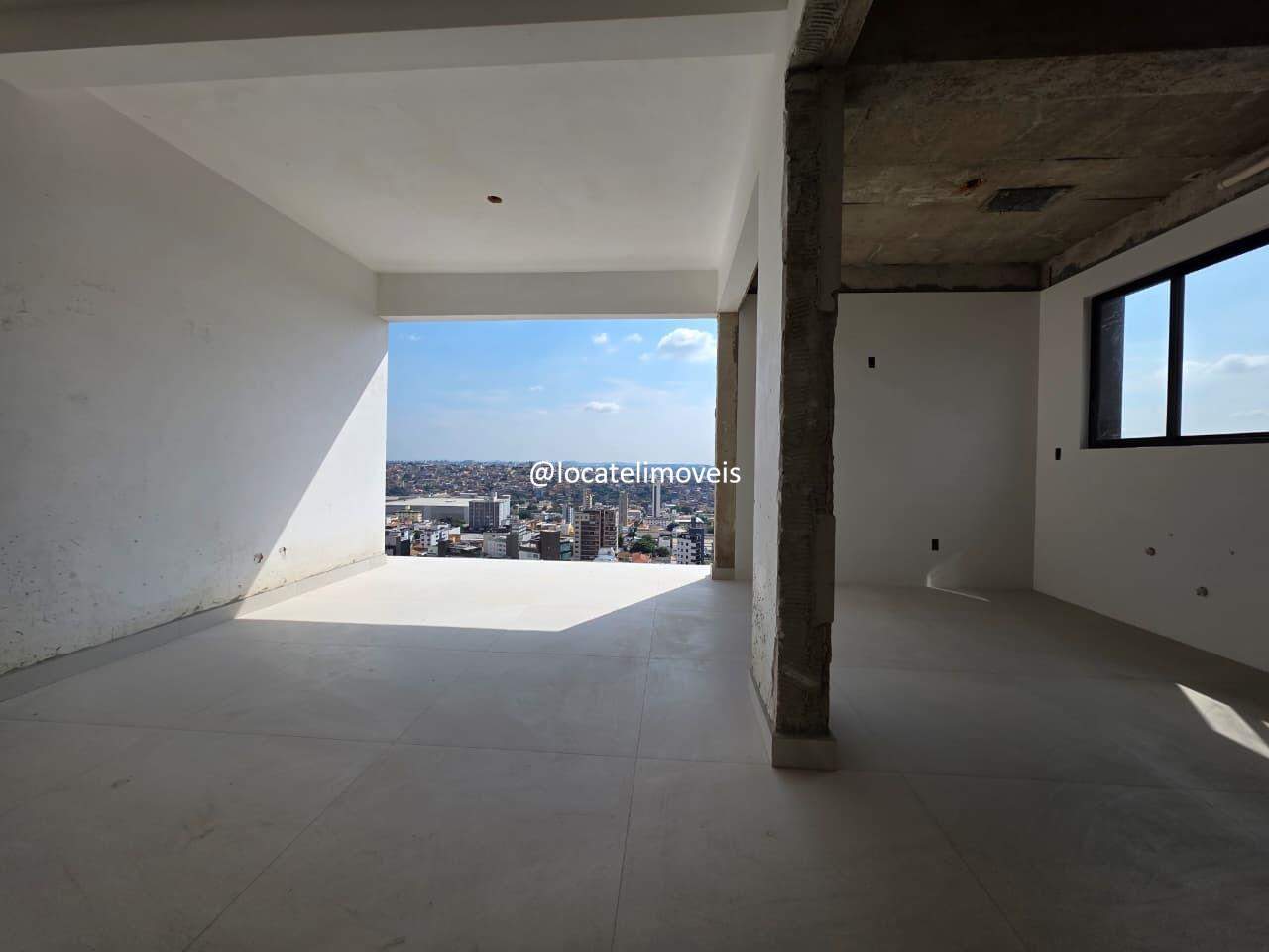 Apartamento à venda no Barreiro: 
