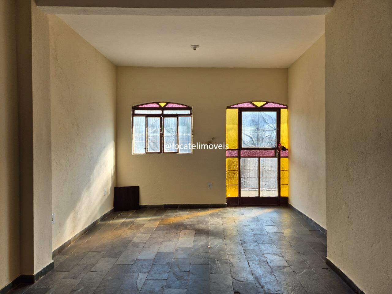 [tipoImovel] [finalidade] no bairro [bairro]: sala