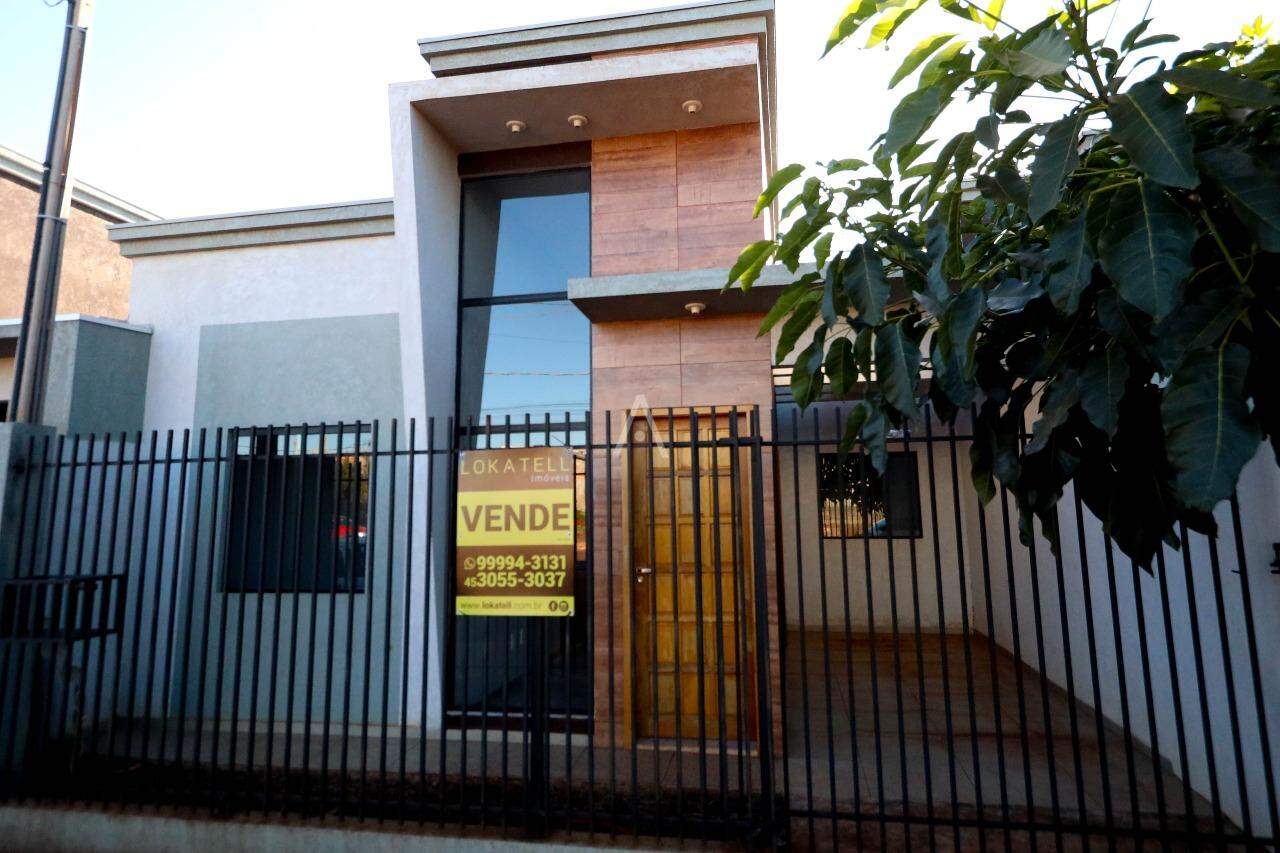 Casa Residencial para à venda no Bairro PINHEIRINHO em TOLEDO: 