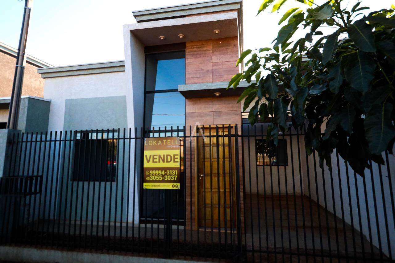 Casa Residencial para à venda no Bairro PINHEIRINHO em TOLEDO: