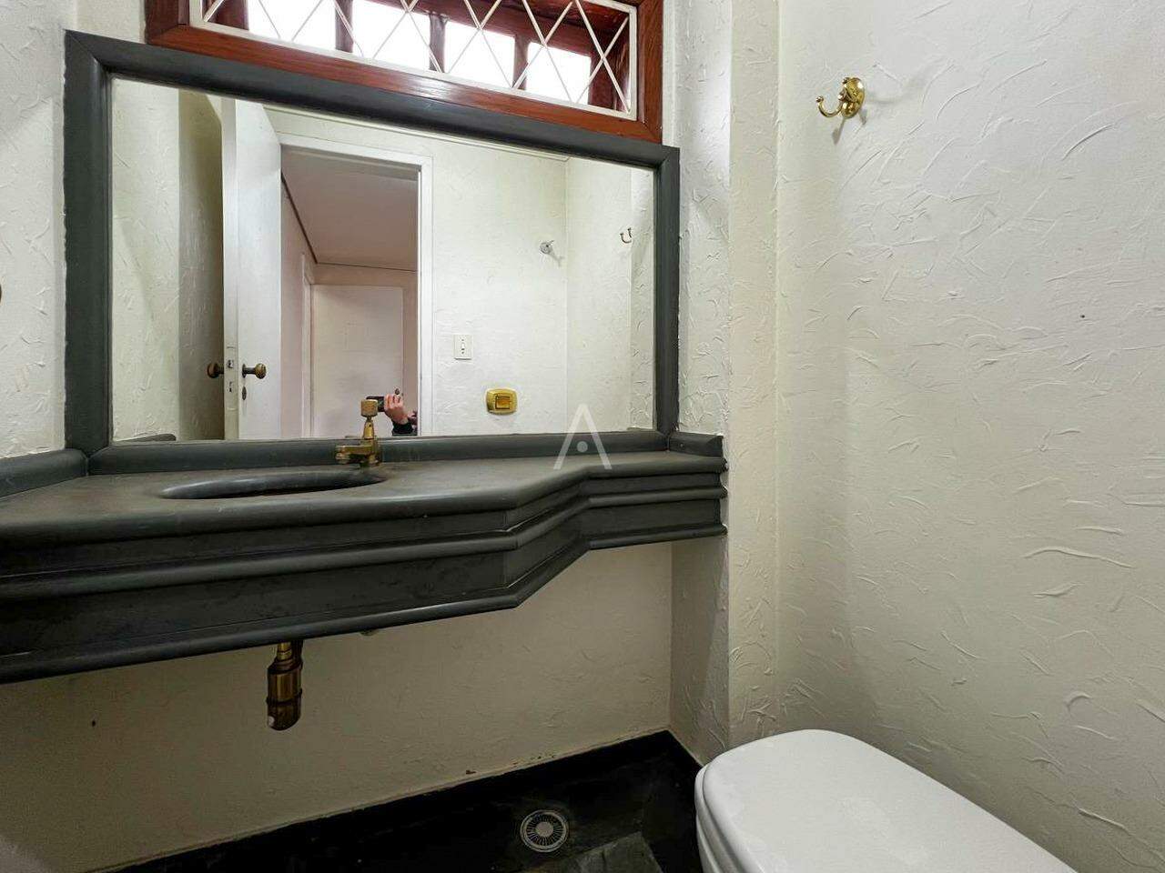 Sobrado para à venda no Bairro CENTRO em CASCAVEL: 