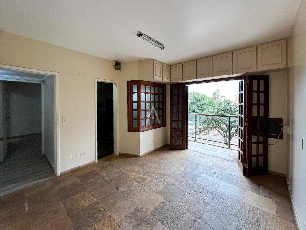 Sobrado para à venda no Bairro CENTRO em CASCAVEL: 