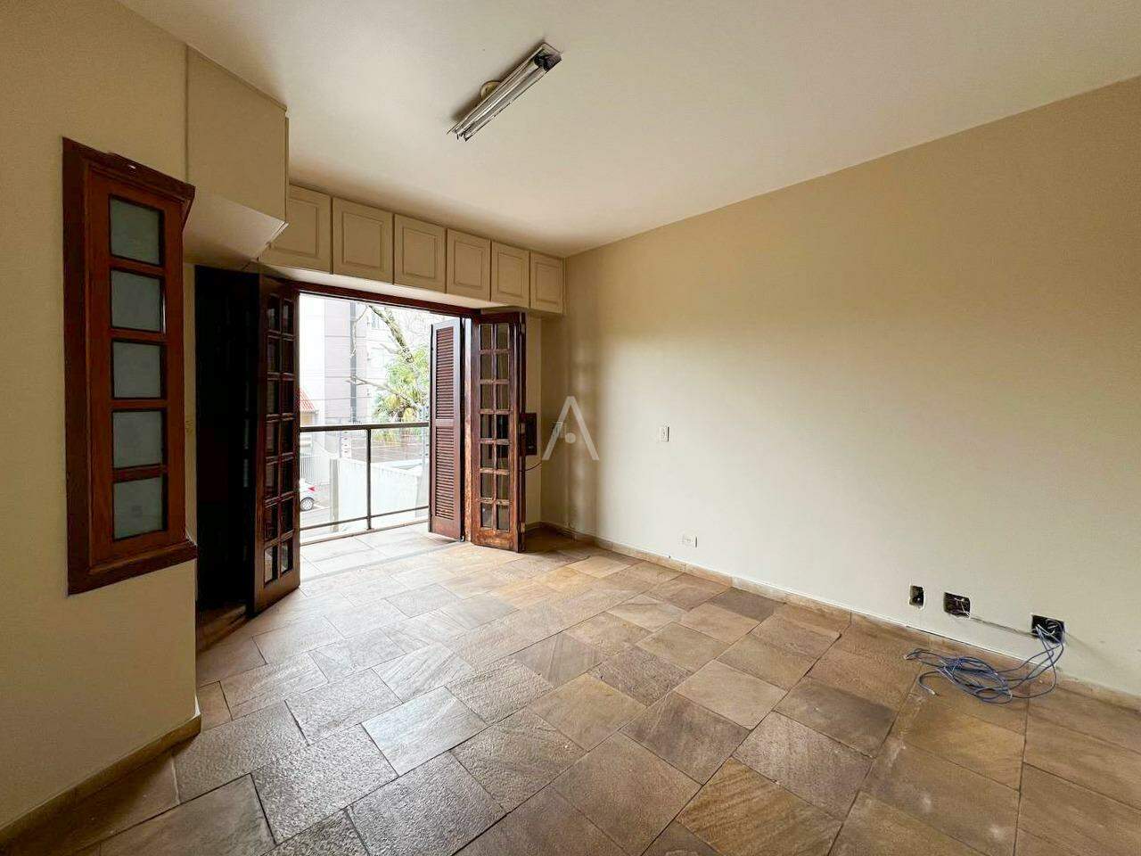 Sobrado para à venda no Bairro CENTRO em CASCAVEL: 