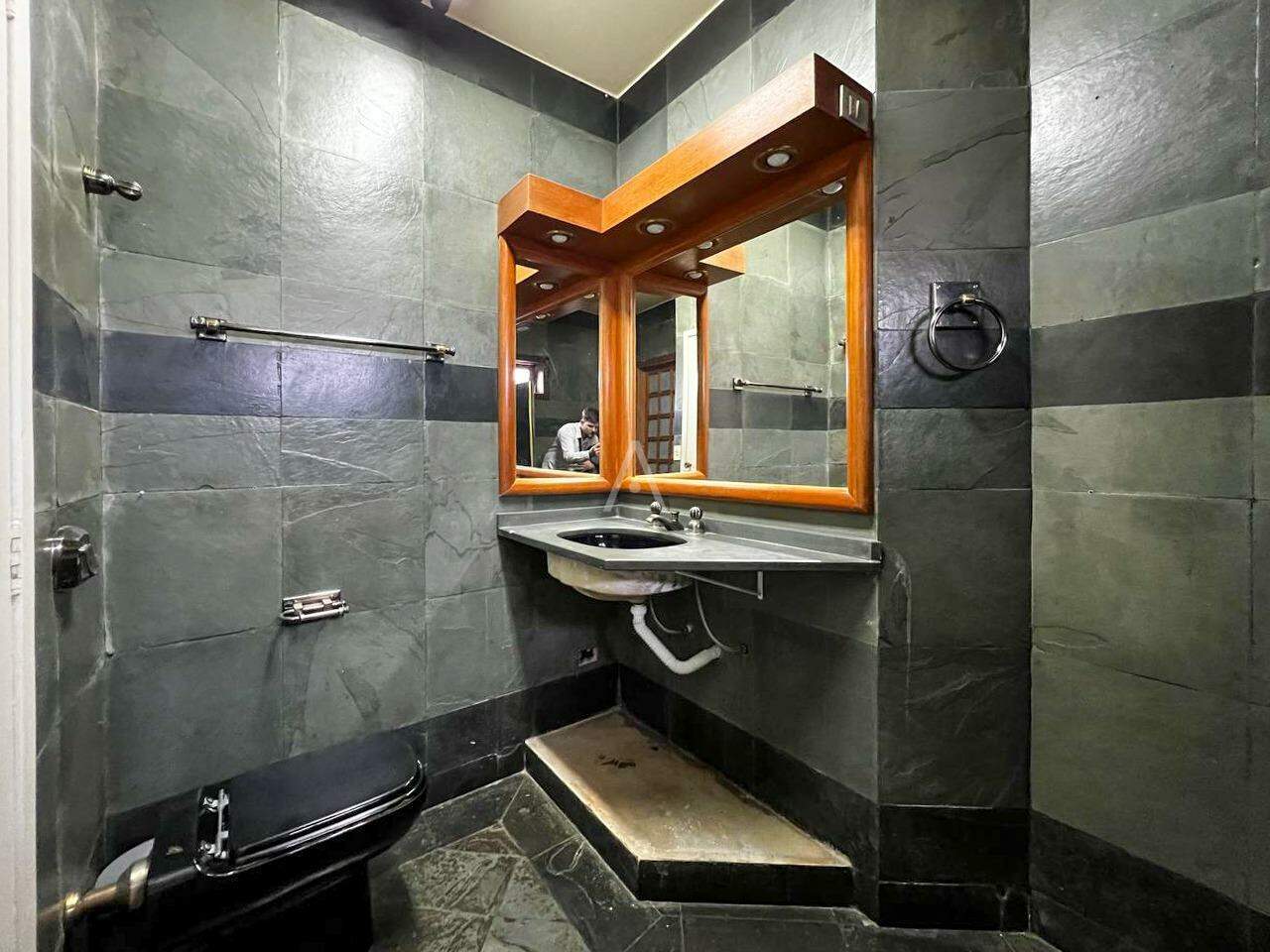 Sobrado para à venda no Bairro CENTRO em CASCAVEL: 