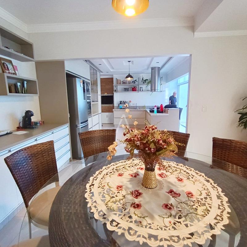 Sobrado para à venda no Bairro PARQUE SAO PAULO em CASCAVEL: 