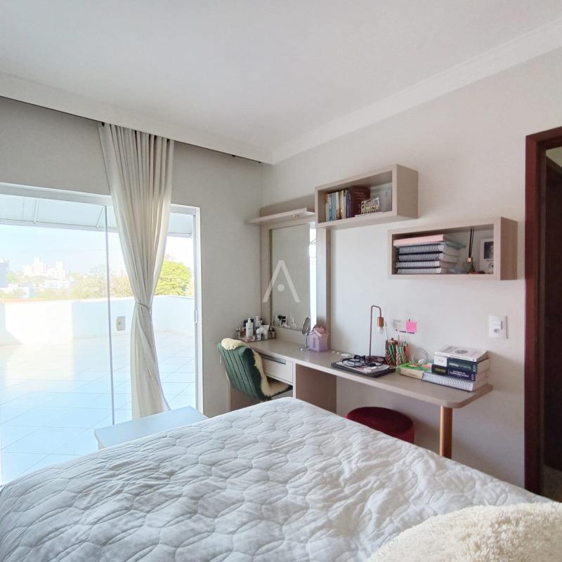 Sobrado para à venda no Bairro PARQUE SAO PAULO em CASCAVEL: 