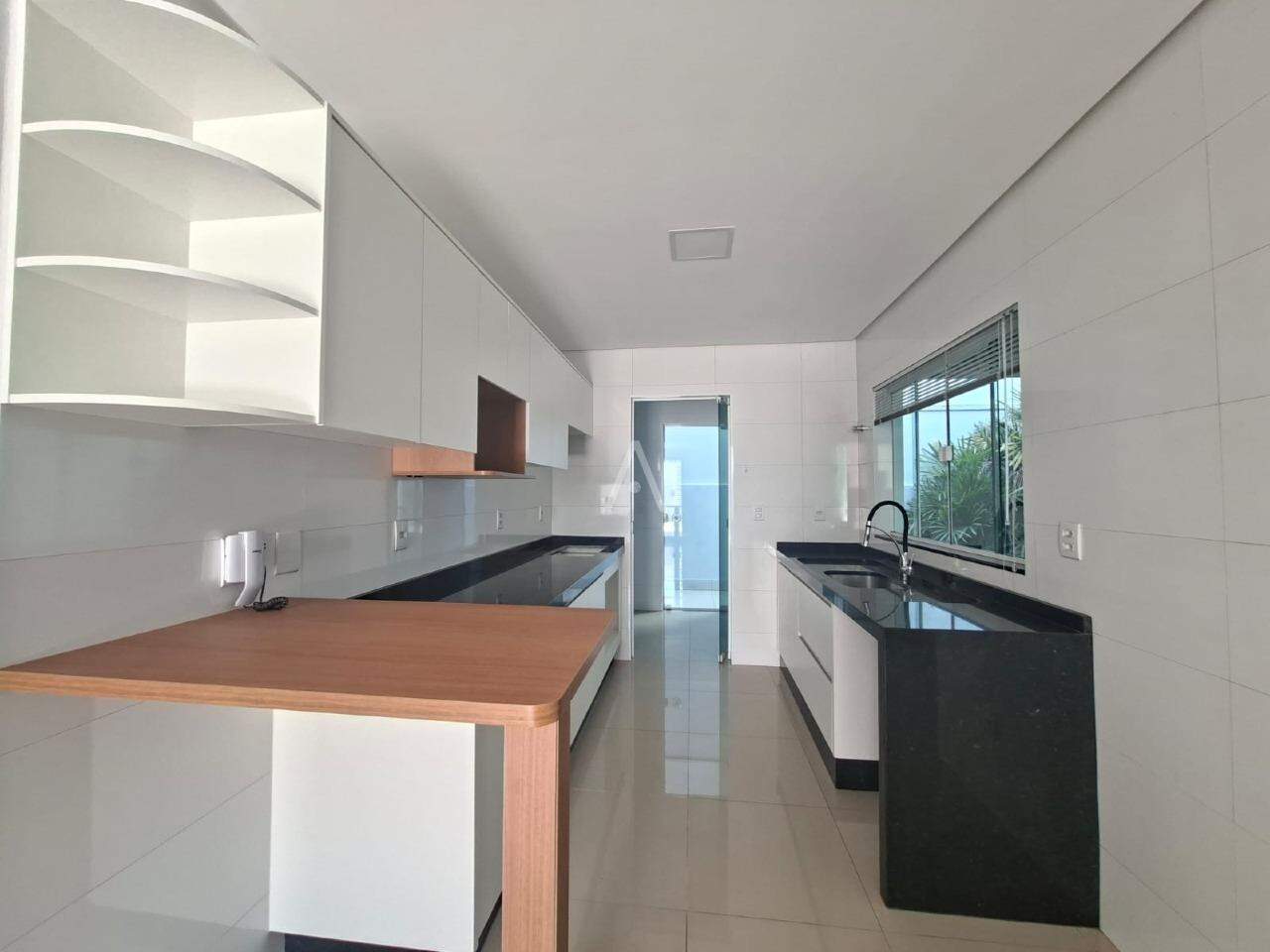Sobrado para para aluguel no Bairro COUNTRY em CASCAVEL: