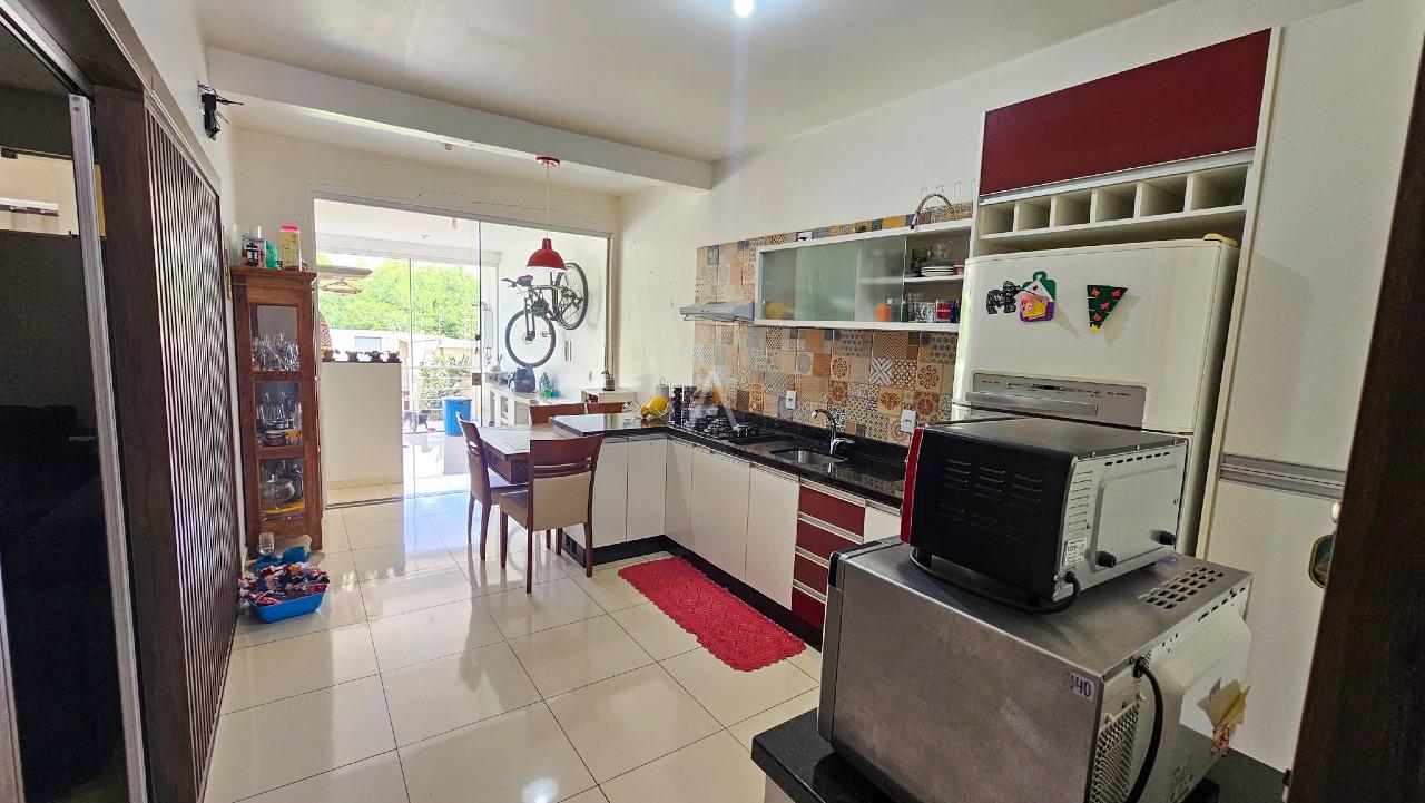 Casa Residencial para à venda no Bairro REGIAO DO LAGO em CASCAVEL: 