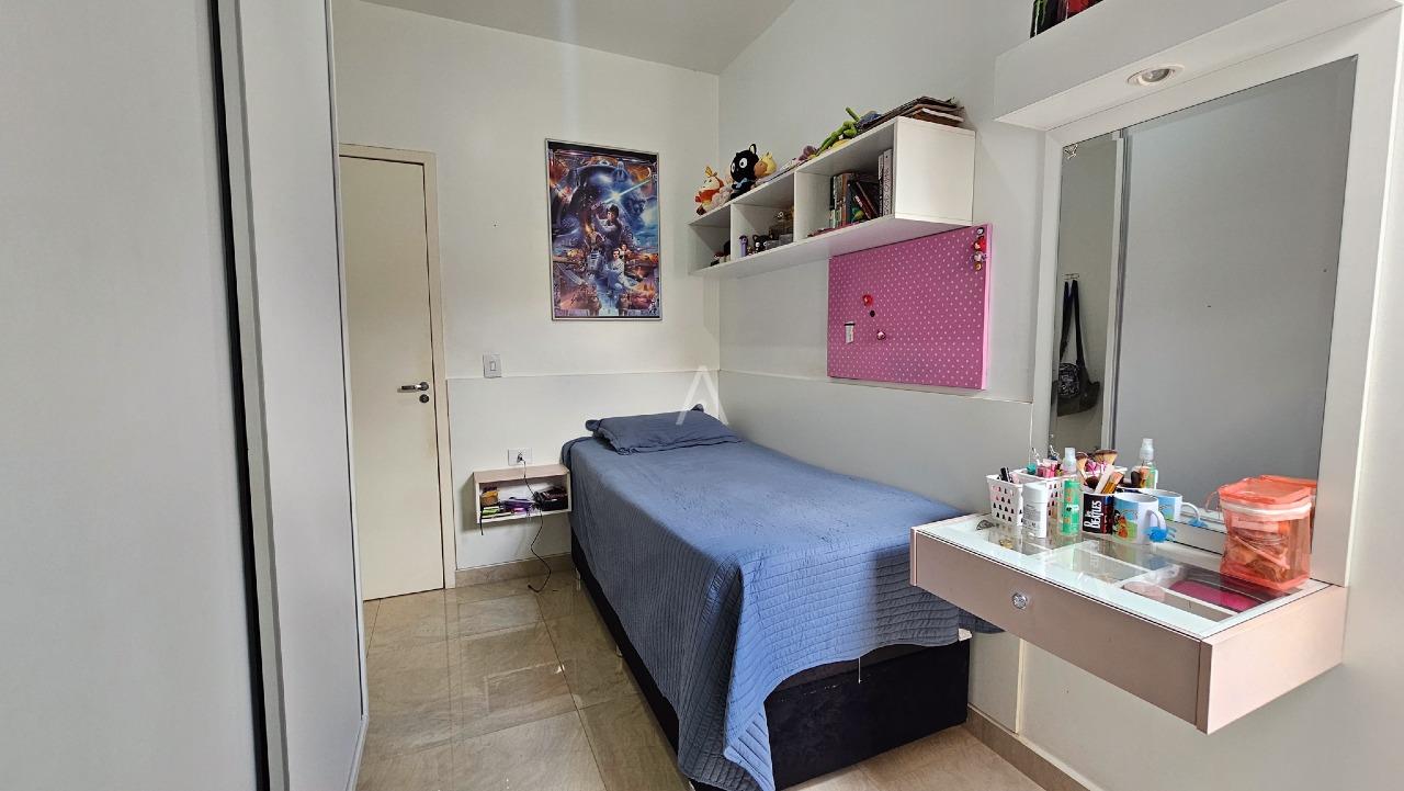 Casa Residencial para à venda no Bairro REGIAO DO LAGO em CASCAVEL: 