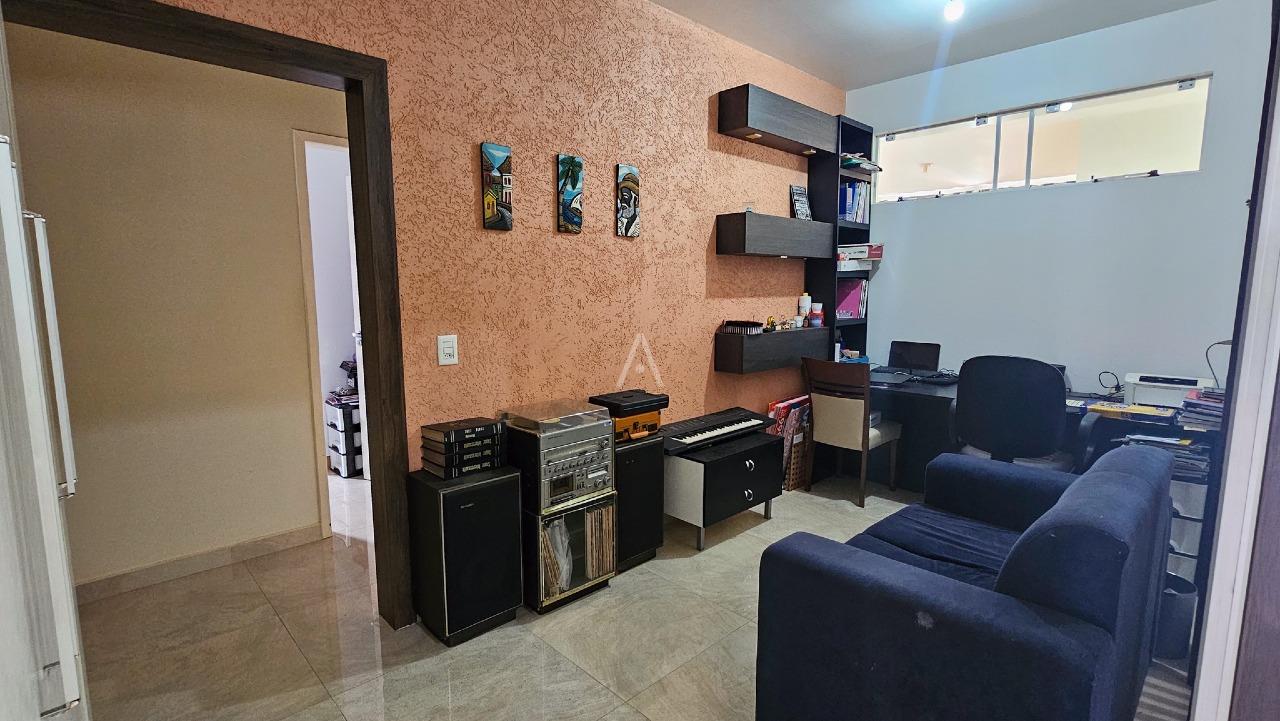 Casa Residencial para à venda no Bairro REGIAO DO LAGO em CASCAVEL: 