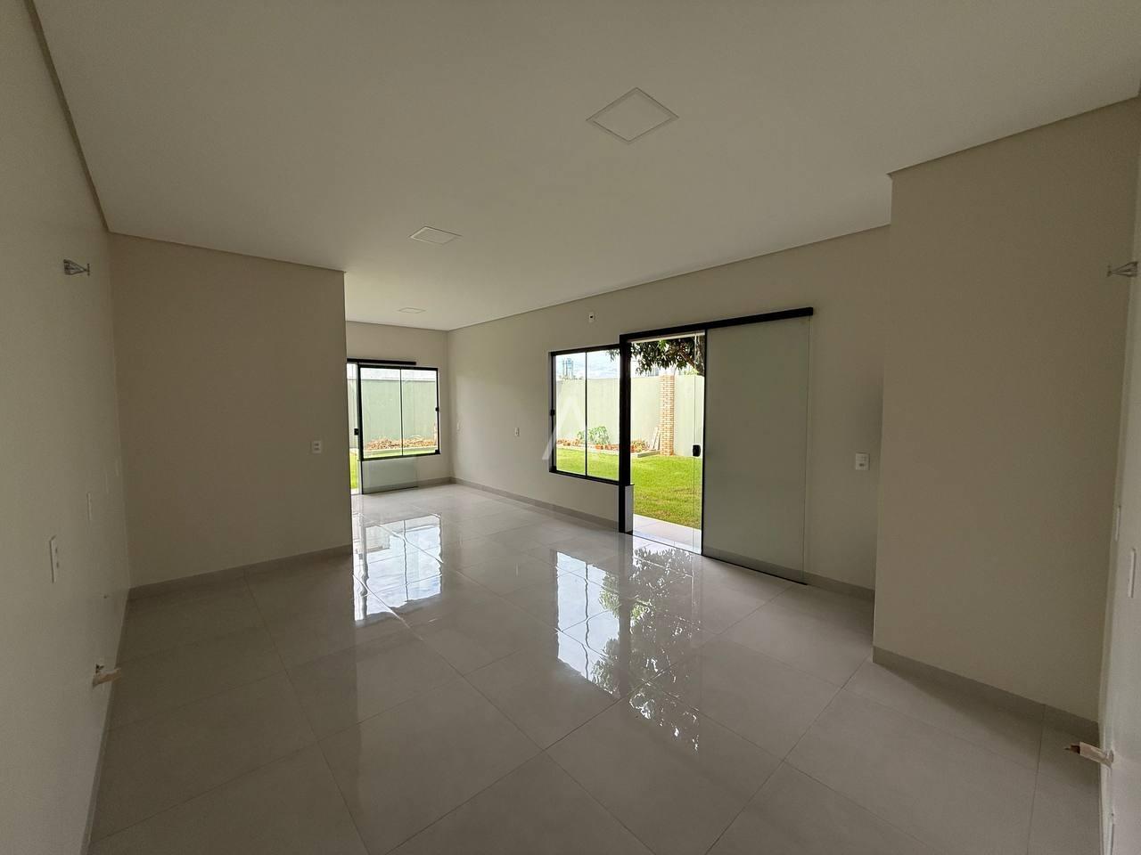 Sobrado para à venda no Bairro JARDIM GISELA em TOLEDO: 