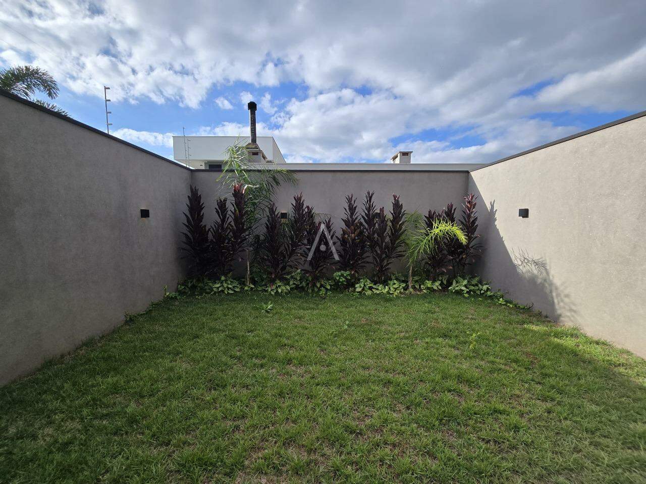 Sobrado para à venda no Bairro JARDIM GISELA em TOLEDO: