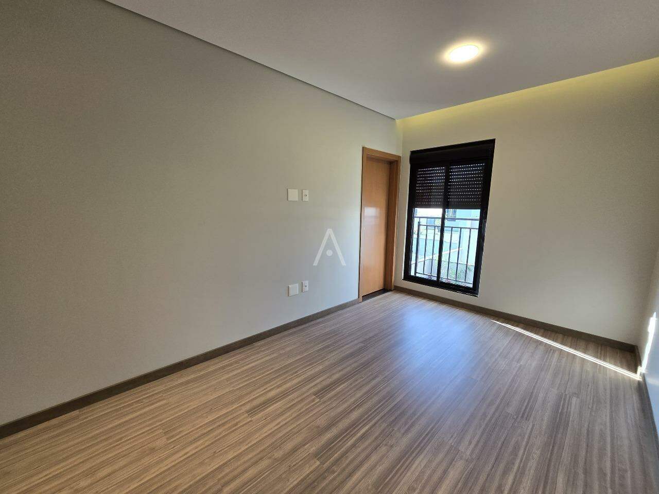 Sobrado para à venda no Bairro JARDIM GISELA em TOLEDO: