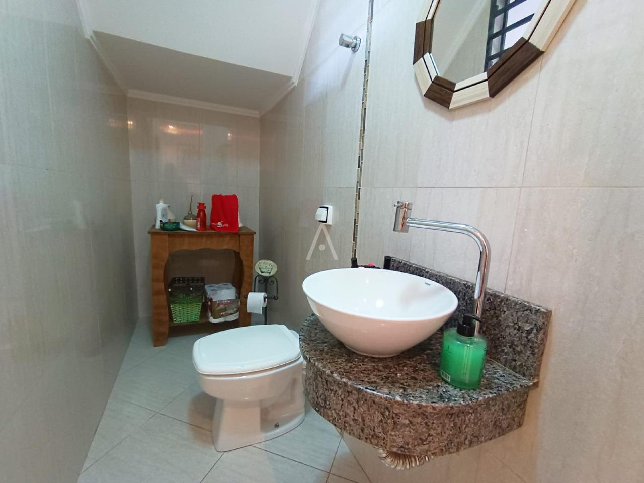 Sobrado para à venda no Bairro PARQUE VERDE em CASCAVEL: lavabo