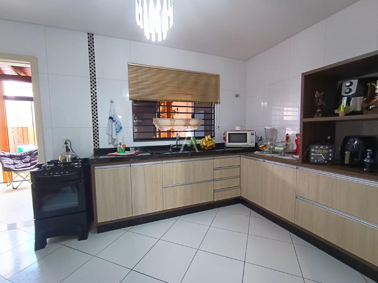 Sobrado para à venda no Bairro PARQUE VERDE em CASCAVEL: