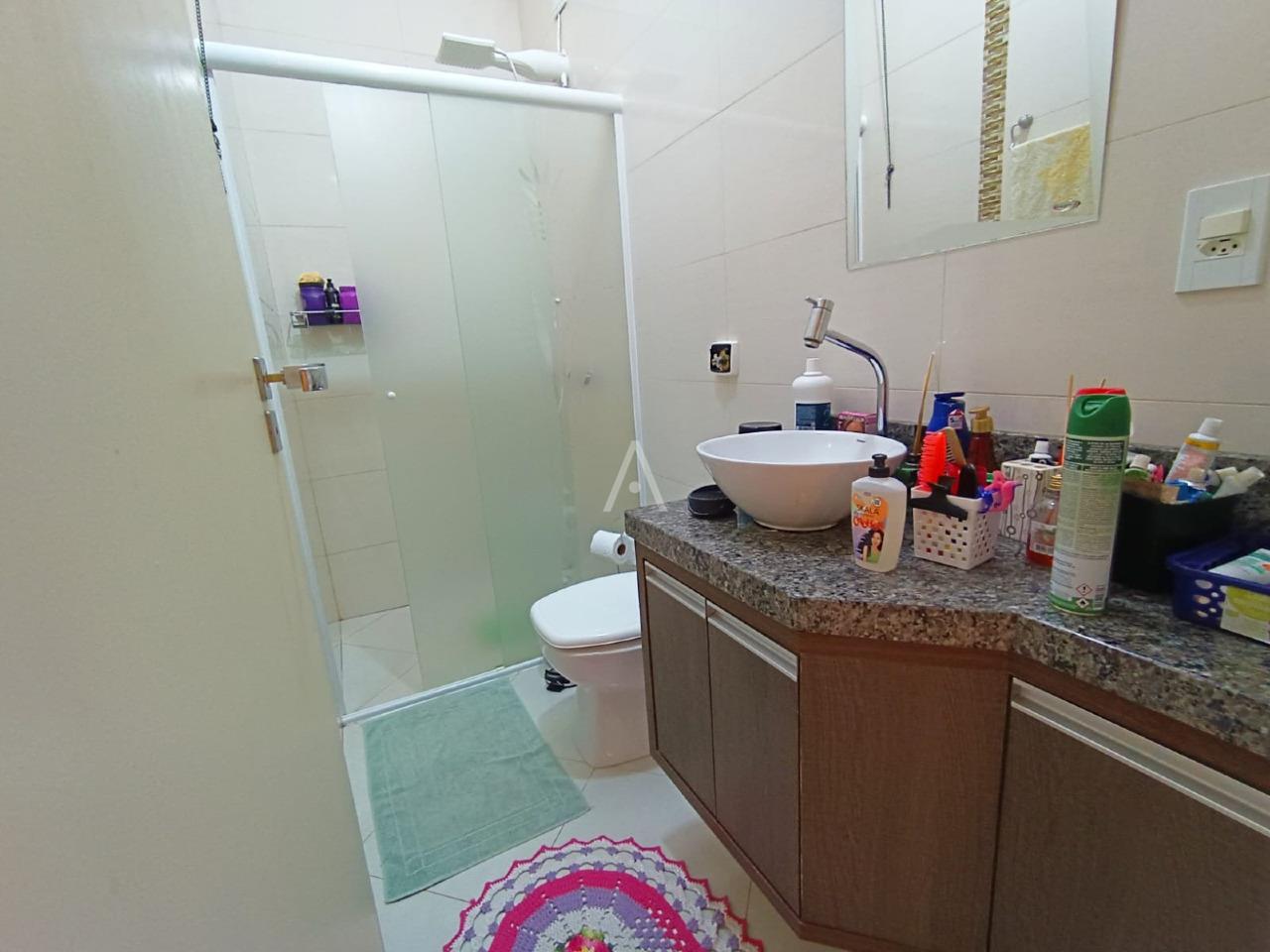 Sobrado para à venda no Bairro PARQUE VERDE em CASCAVEL: banheiro social