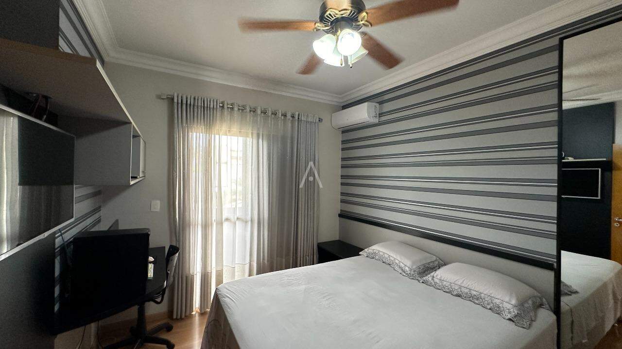 Sobrado para à venda no Bairro CENTRO em CASCAVEL: