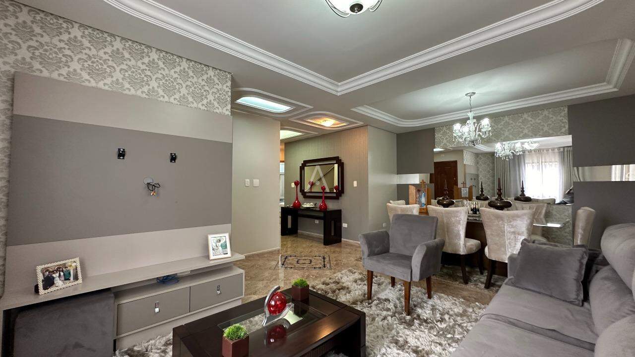 Sobrado para à venda no Bairro CENTRO em CASCAVEL: