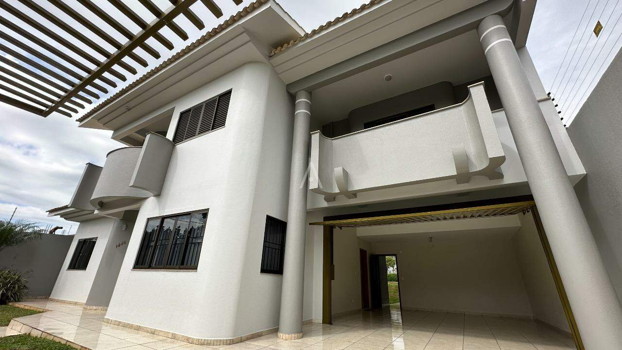 Sobrado para à venda no Bairro CENTRO em CASCAVEL: