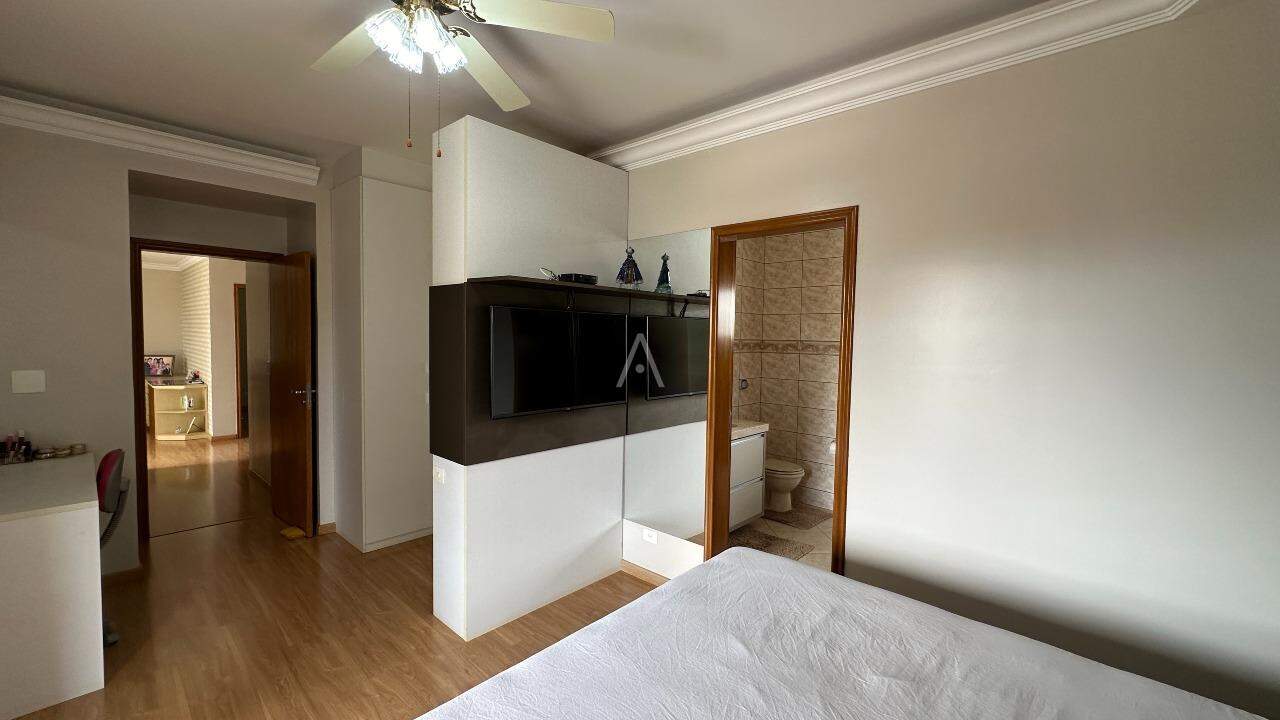 Sobrado para à venda no Bairro CENTRO em CASCAVEL: