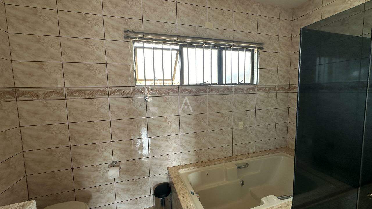 Sobrado para à venda no Bairro CENTRO em CASCAVEL: