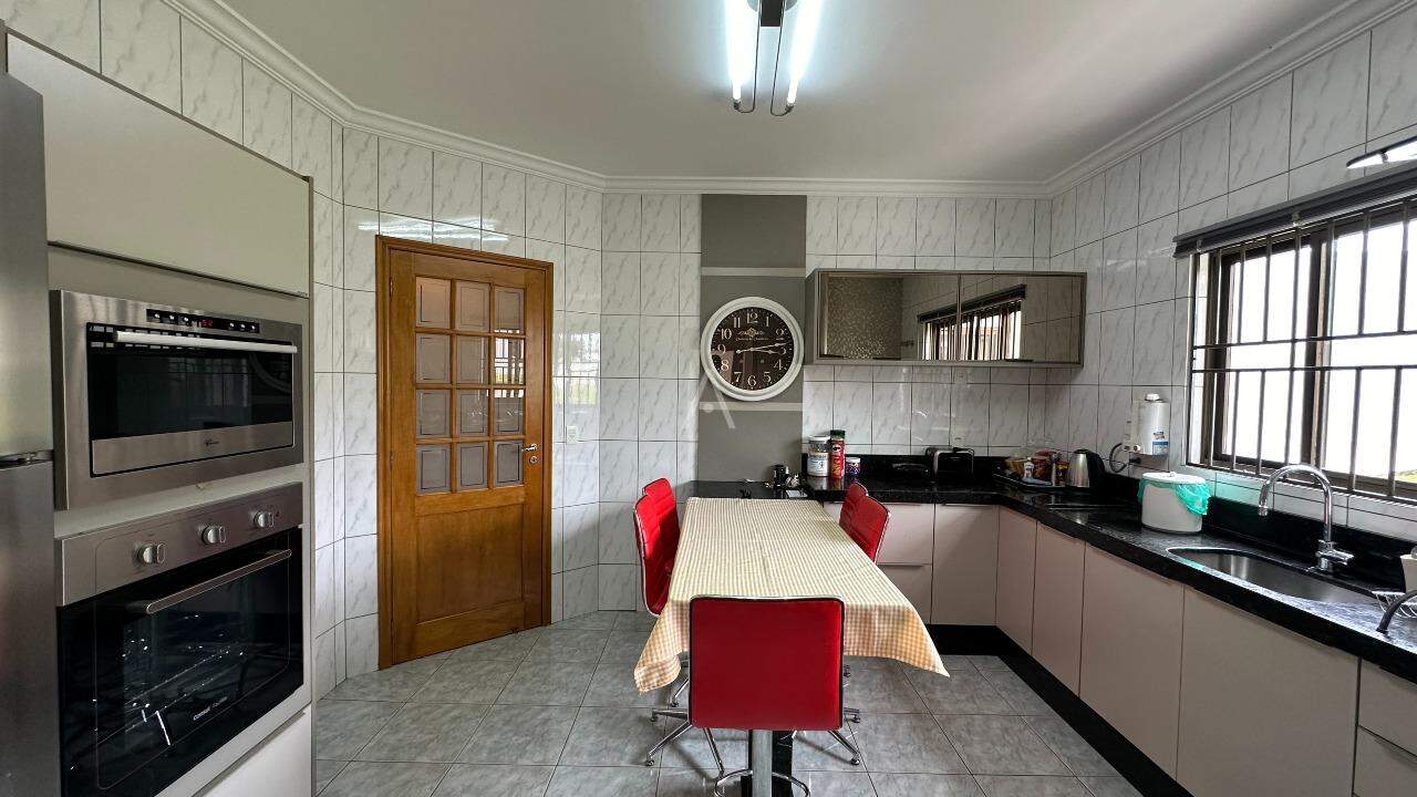 Sobrado para à venda no Bairro CENTRO em CASCAVEL: