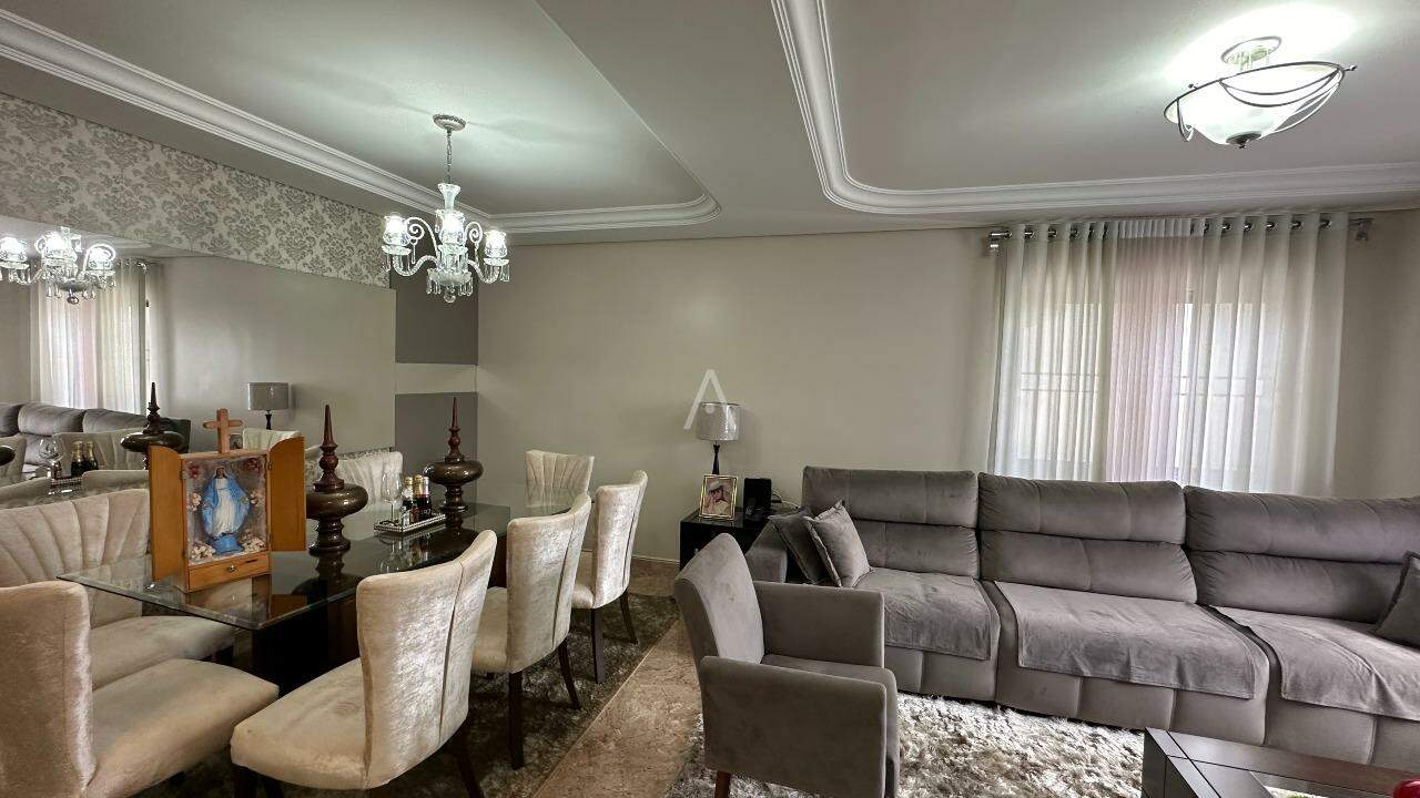 Sobrado para à venda no Bairro CENTRO em CASCAVEL: