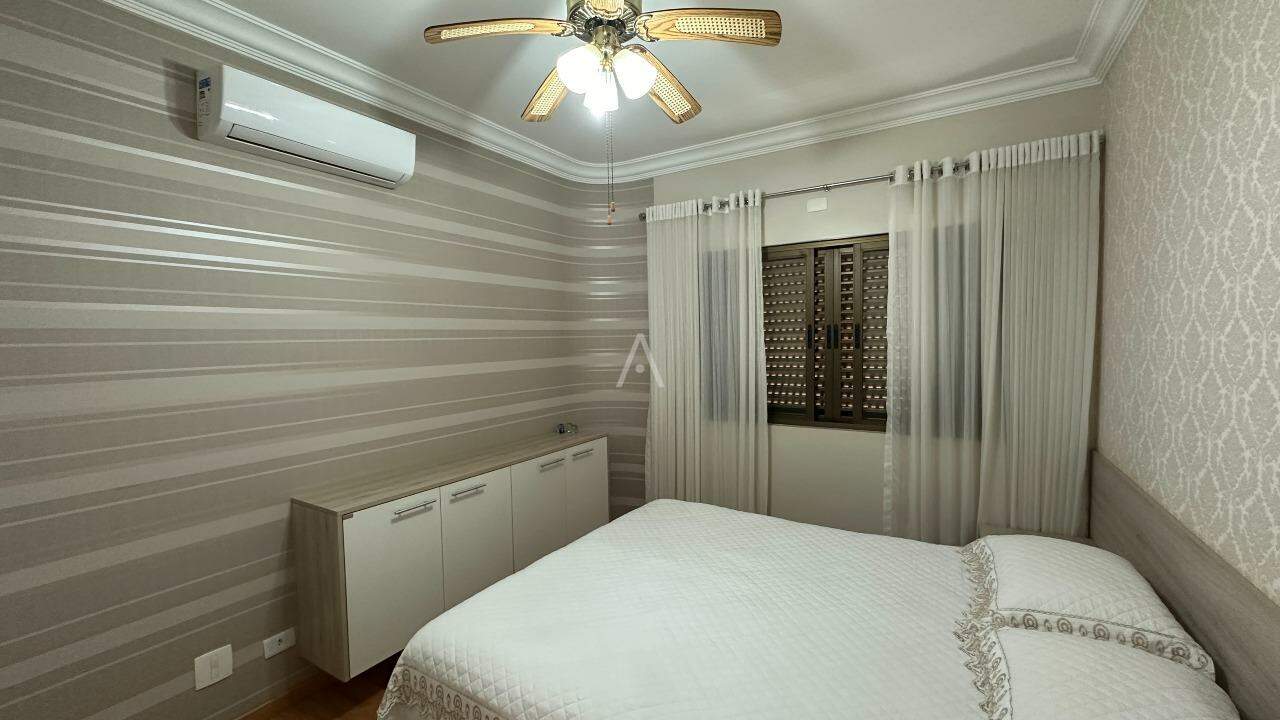 Sobrado para à venda no Bairro CENTRO em CASCAVEL: