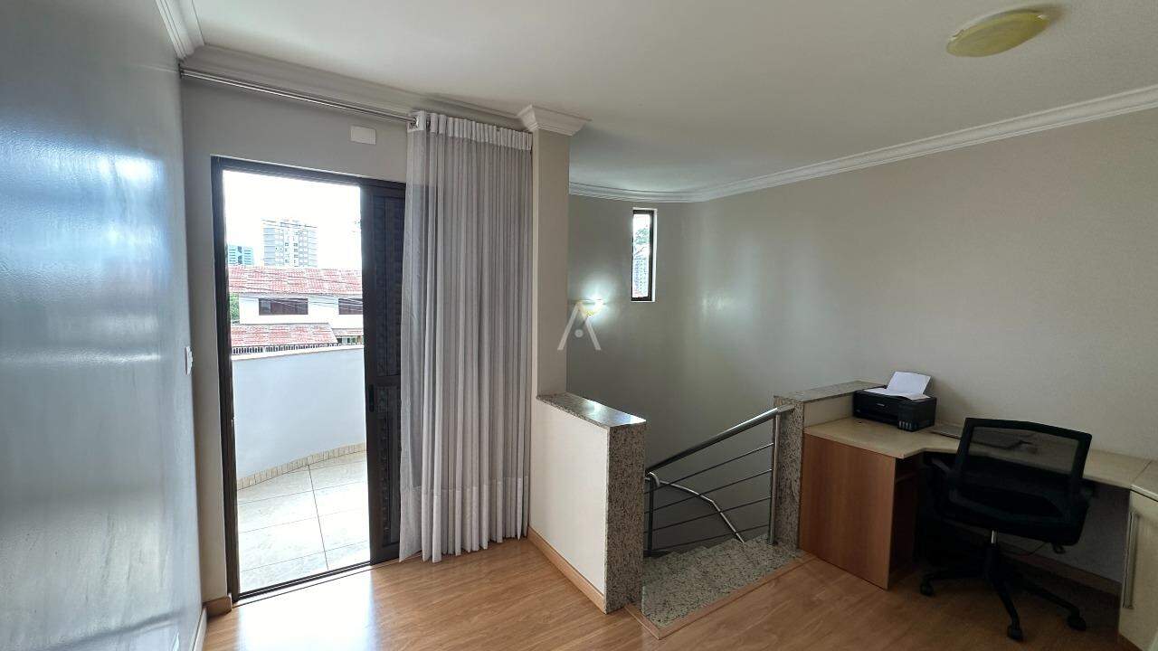 Sobrado para à venda no Bairro CENTRO em CASCAVEL: