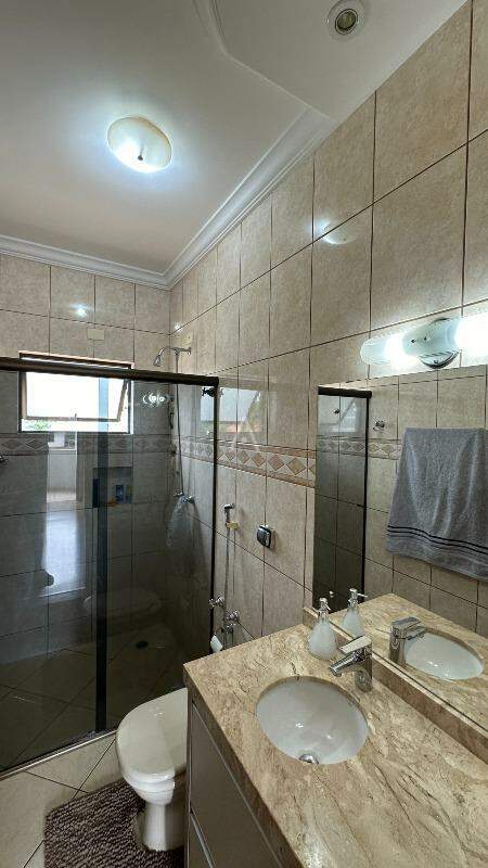 Sobrado para à venda no Bairro CENTRO em CASCAVEL: