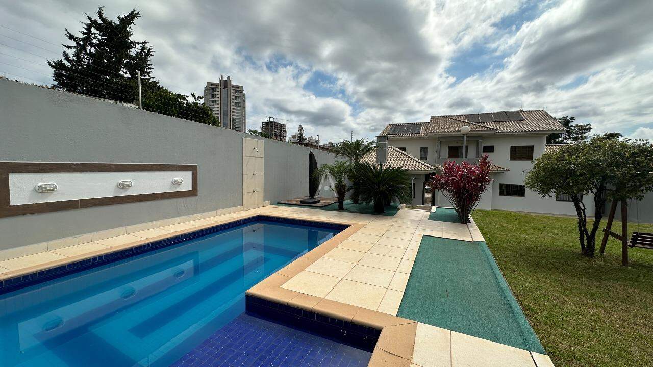 Sobrado para à venda no Bairro CENTRO em CASCAVEL: 