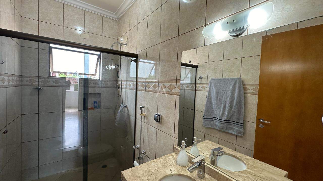 Sobrado para à venda no Bairro CENTRO em CASCAVEL: