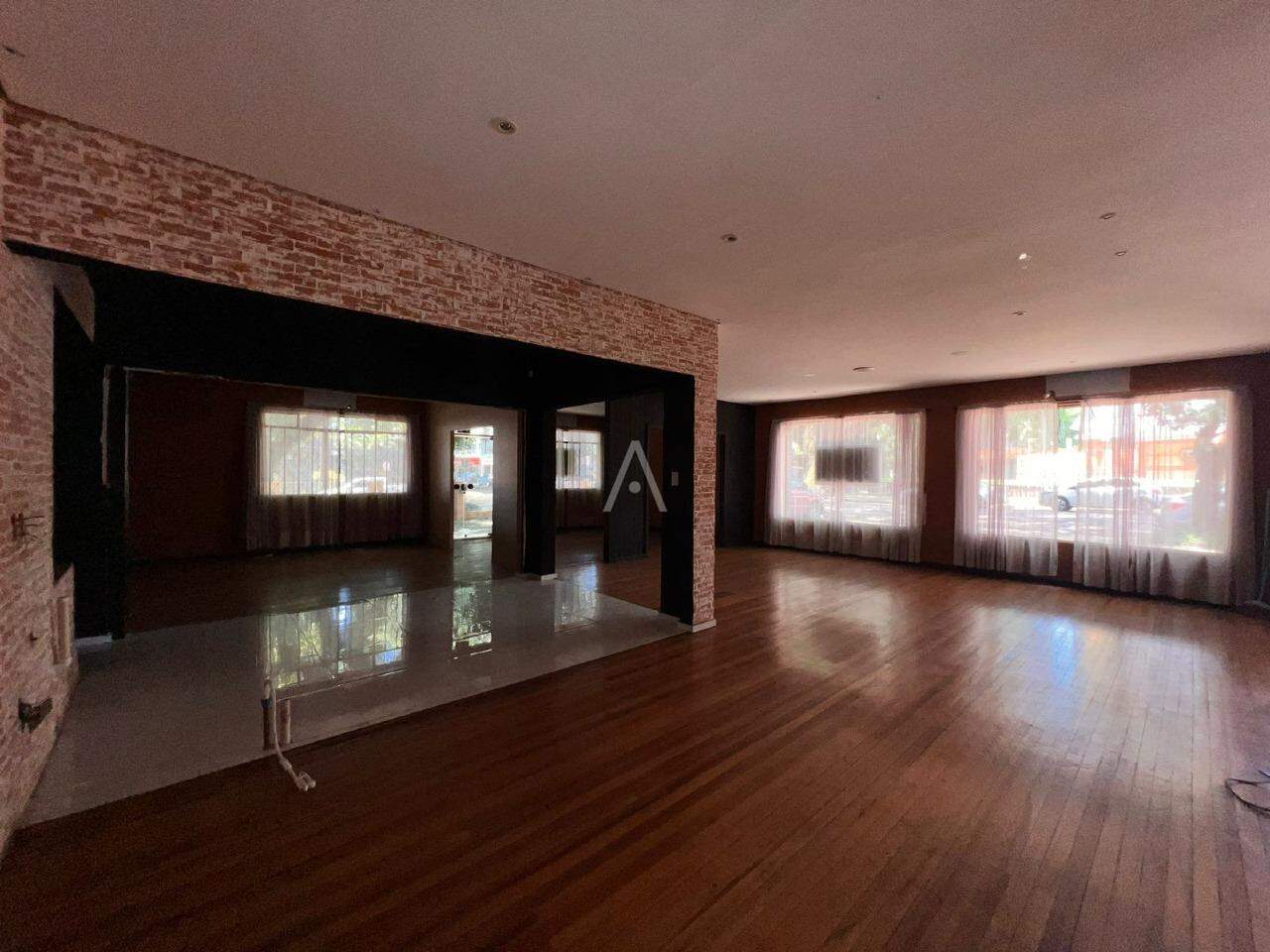 Casa Comercial para para aluguel no Bairro CENTRO em CASCAVEL: 