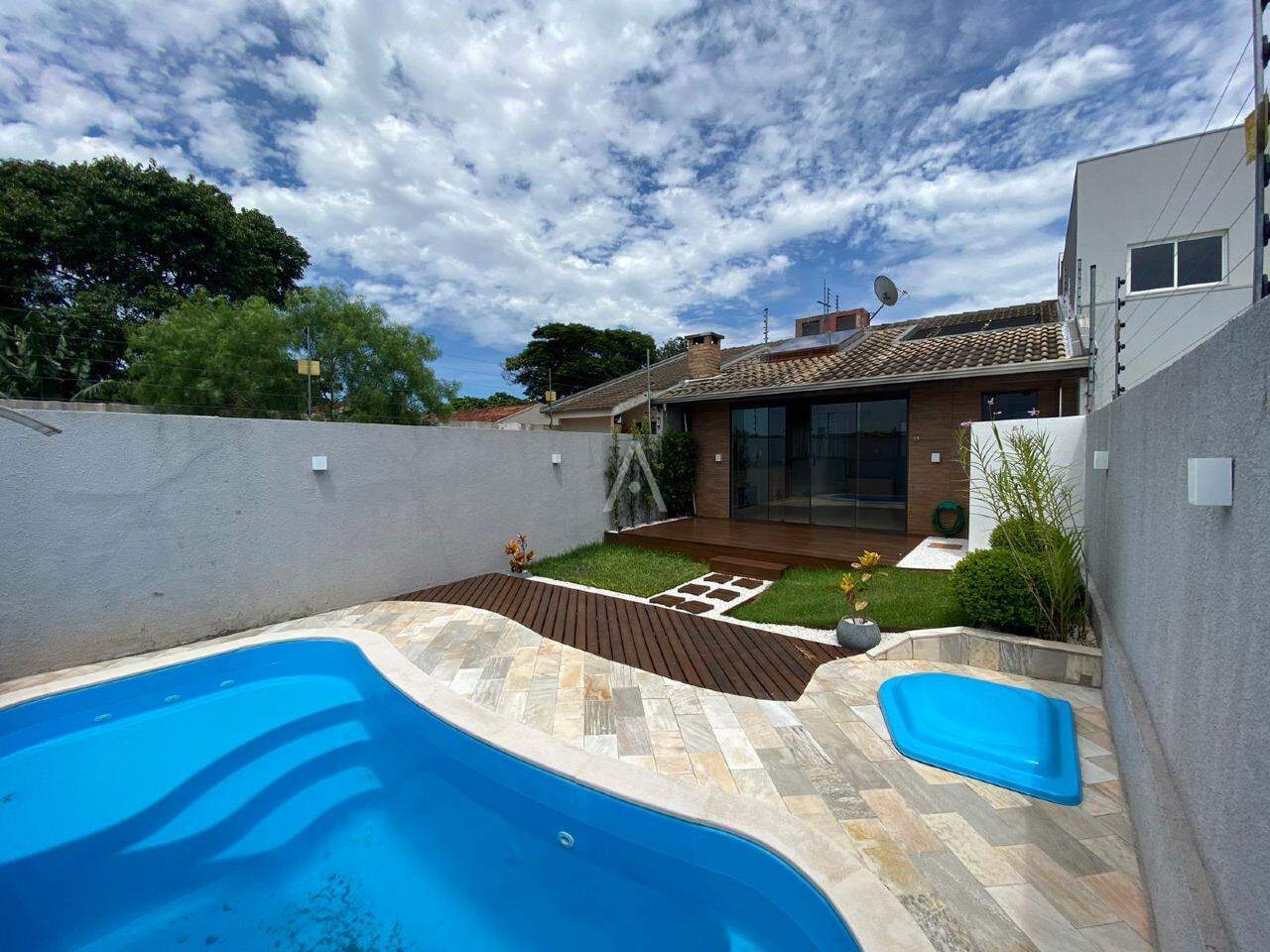 Casa mobiliada, com 02 quartos e piscina, para locação no Santa Cruz em Cascavel Pr