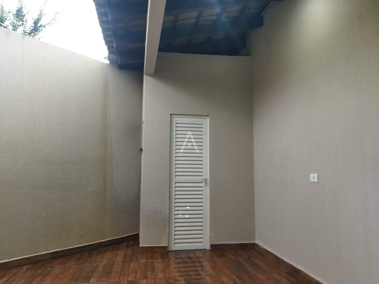 Casa Residencial para à venda no Bairro SANTA CRUZ em CASCAVEL: 