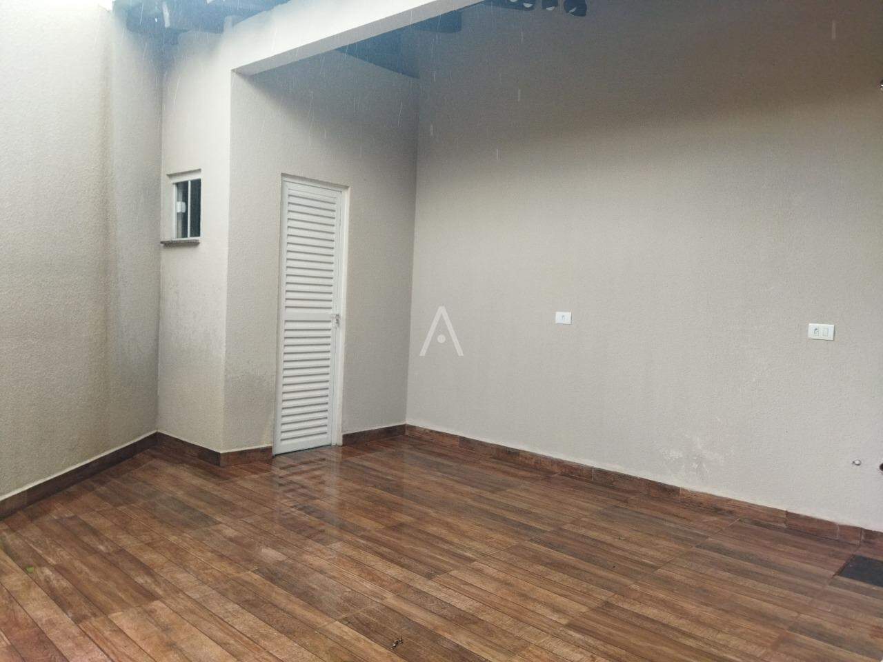 Casa Residencial para à venda no Bairro SANTA CRUZ em CASCAVEL: 