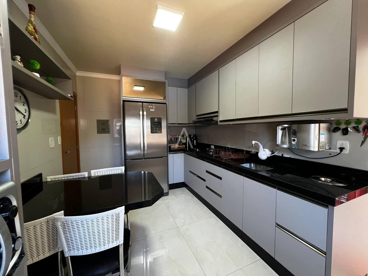 Casa Residencial para à venda no Bairro VILA INDUSTRIAL em TOLEDO: 