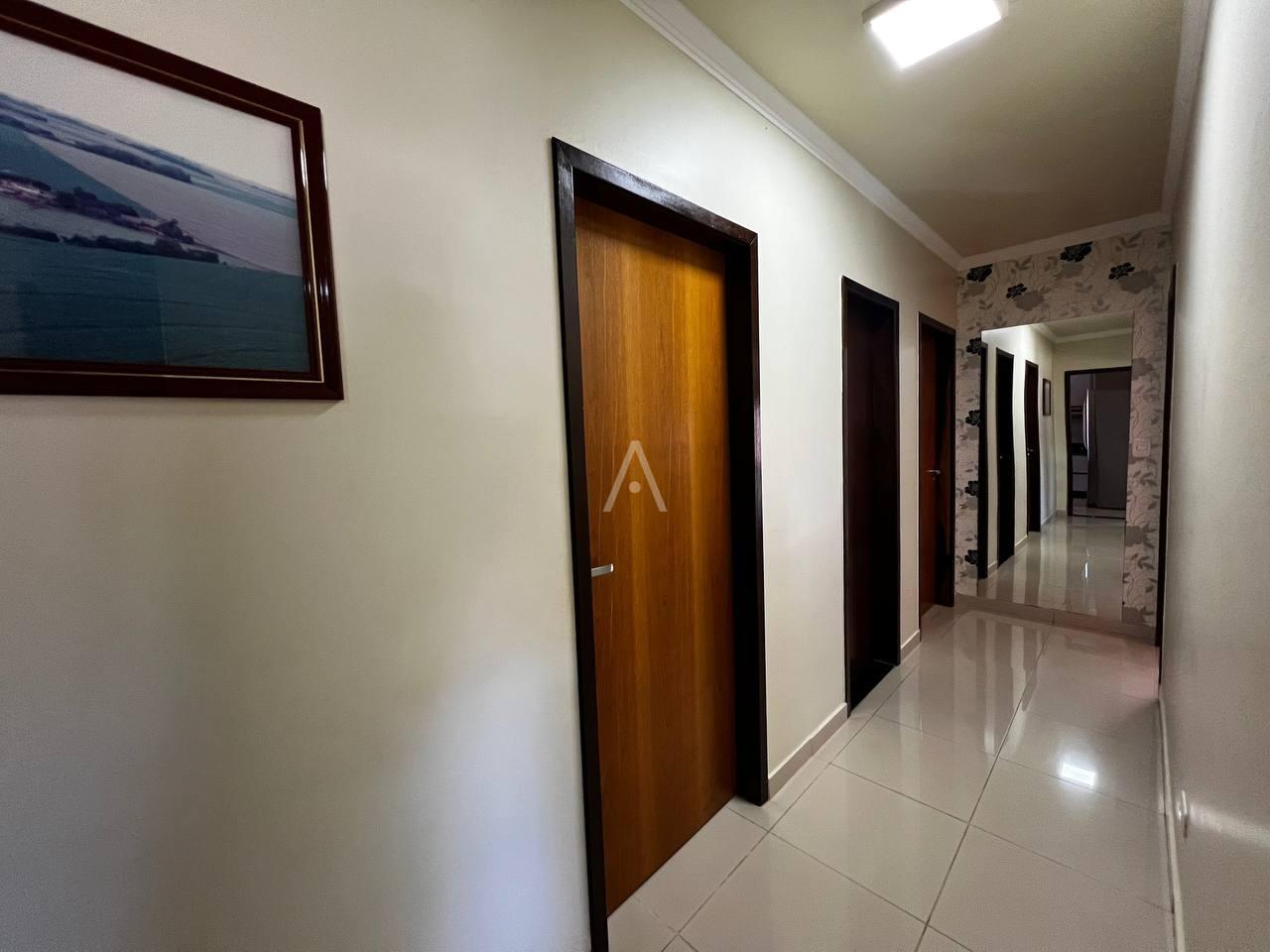 Casa Residencial para à venda no Bairro VILA INDUSTRIAL em TOLEDO: 