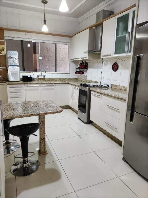 Sobrado para à venda no Bairro Pioneiros Catarinenses em CASCAVEL: 