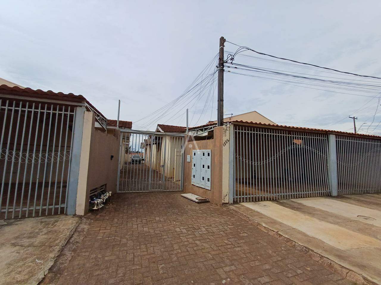 Casa Residencial para para aluguel no Bairro SANTA CRUZ em CASCAVEL: 