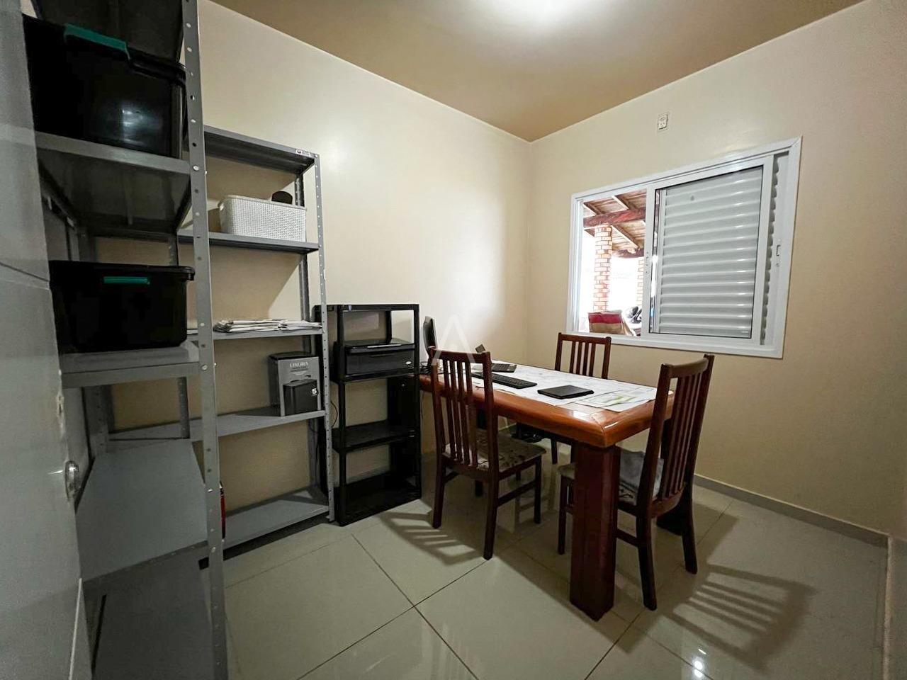 Casa Residencial para à venda no Bairro PERIOLO em CASCAVEL: 