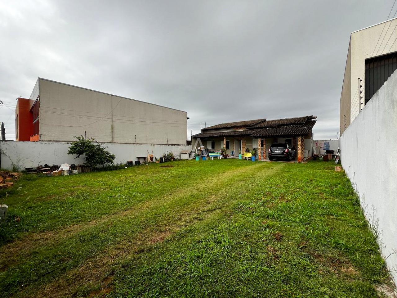 Casa Residencial para à venda no Bairro PERIOLO em CASCAVEL: 