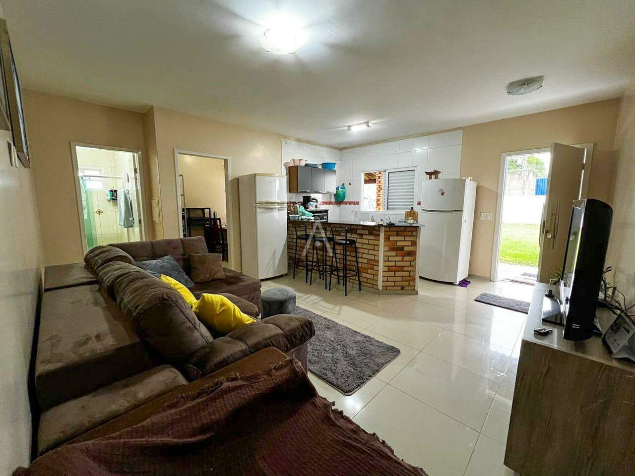 Casa Residencial para à venda no Bairro PERIOLO em CASCAVEL: 