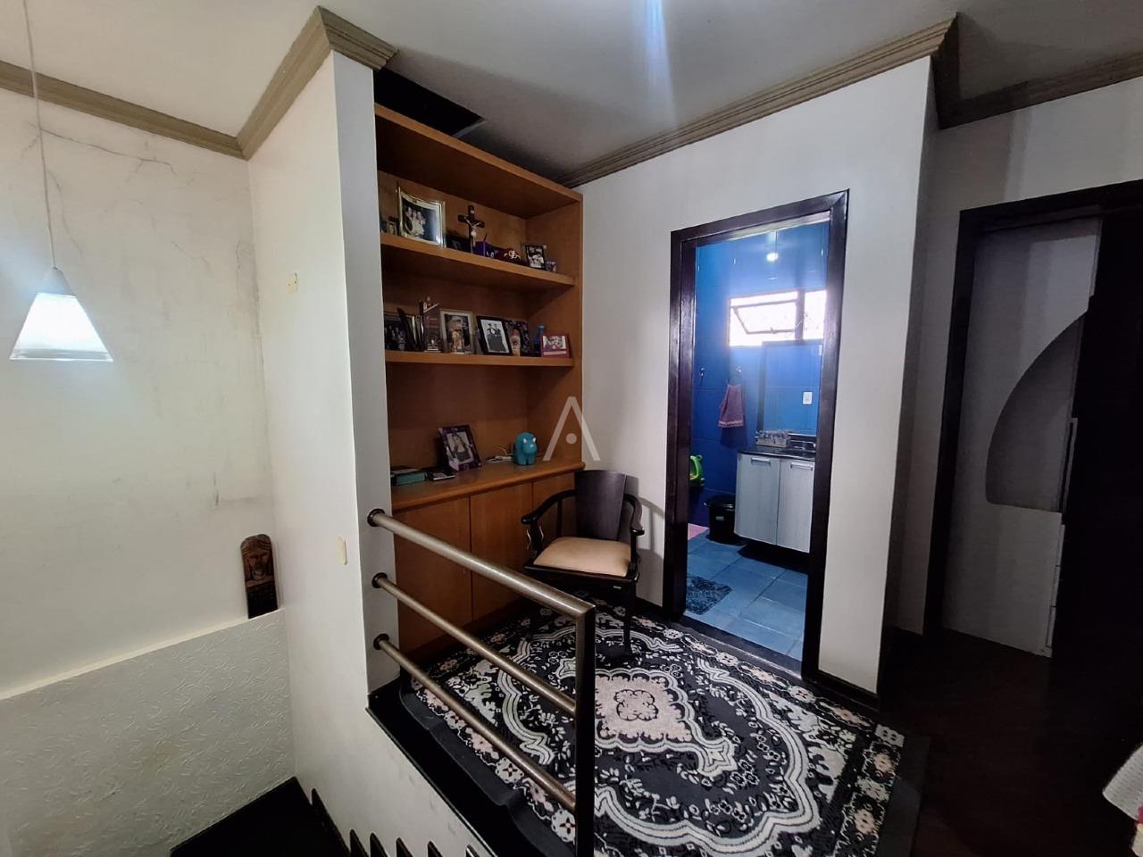 Sobrado para à venda no Bairro NEVA em CASCAVEL: banheiro social