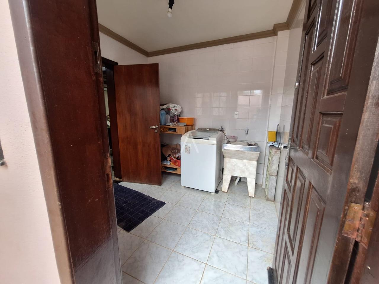 Sobrado para à venda no Bairro NEVA em CASCAVEL: lavanderia