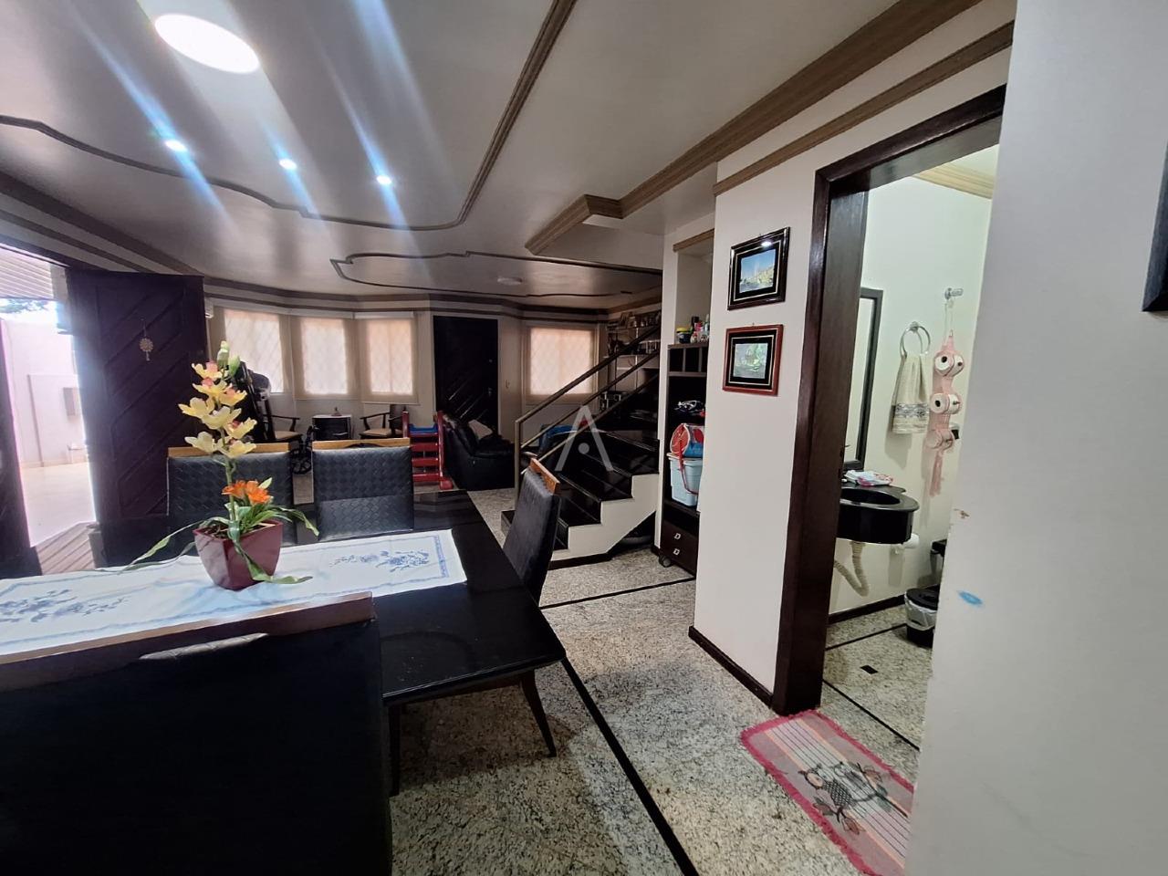 Sobrado para à venda no Bairro NEVA em CASCAVEL: 