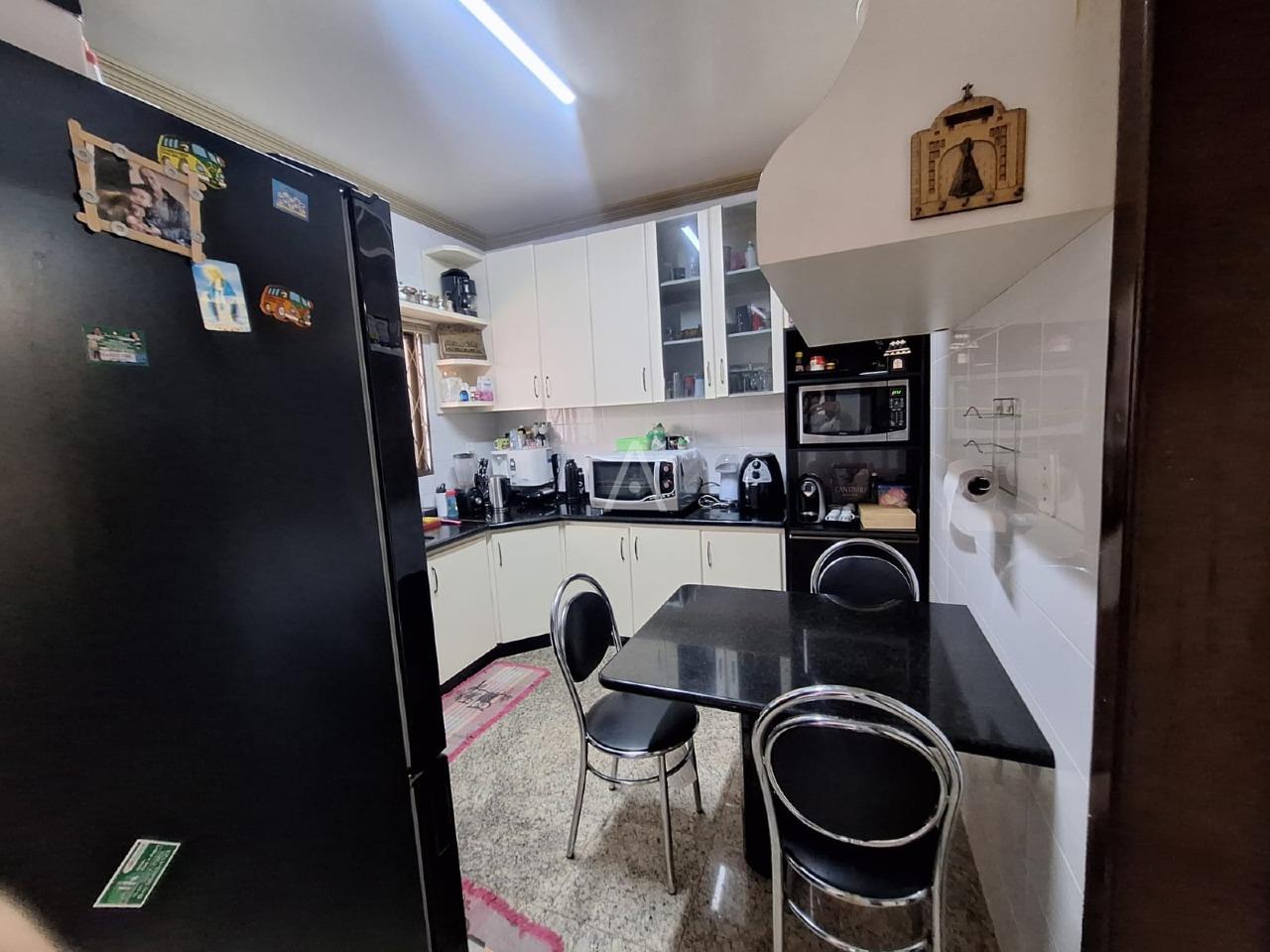 Sobrado para à venda no Bairro NEVA em CASCAVEL: cozinha